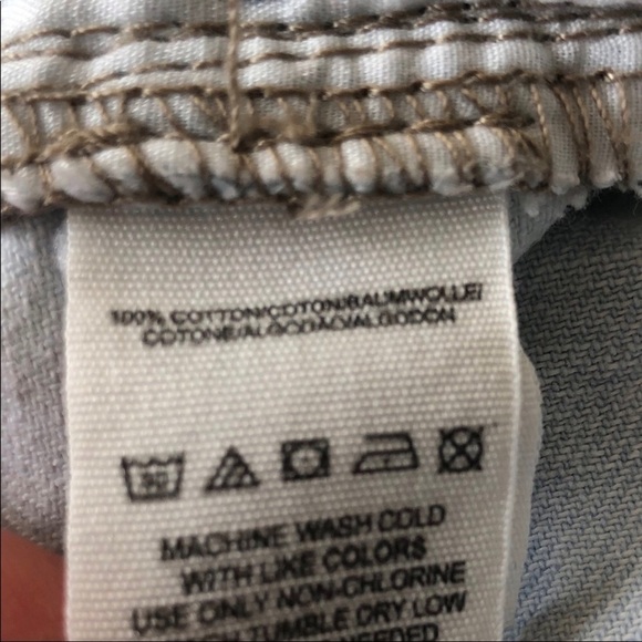 Free People Women’s Distressed Cut Off Jean Shorts Size 28 Light Wash Destructed - Picture 8 of 9